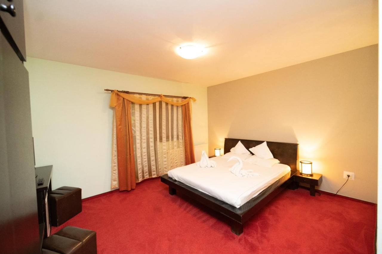 Casa Frent Hotel Predeal Bagian luar foto
