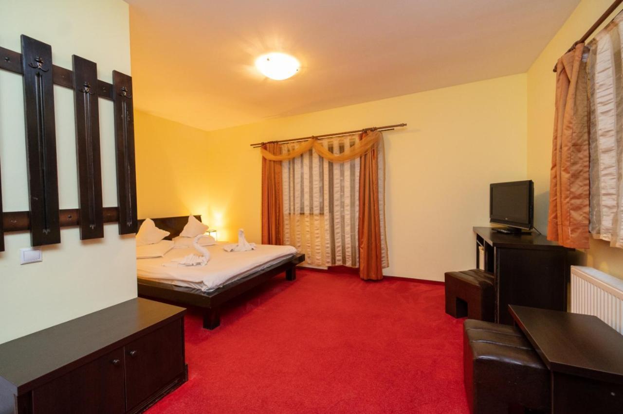 Casa Frent Hotel Predeal Bagian luar foto